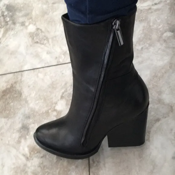 - &amp; OTHER STORIES BLACK REAL GENUINE SOFT LEATHER SIDE ZIPPER BOOTS WORN 1X