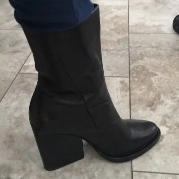 - &amp; OTHER STORIES BLACK REAL GENUINE SOFT LEATHER SIDE ZIPPER BOOTS WORN 1X