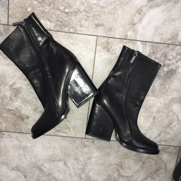 - &amp; OTHER STORIES BLACK REAL GENUINE SOFT LEATHER SIDE ZIPPER BOOTS WORN 1X