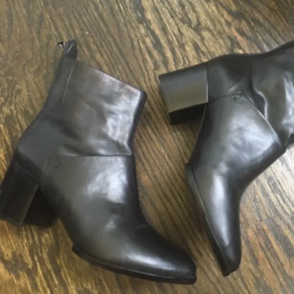 🆕 McQueen Leather Boots