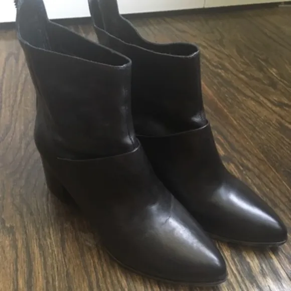 🆕 McQueen Leather Boots