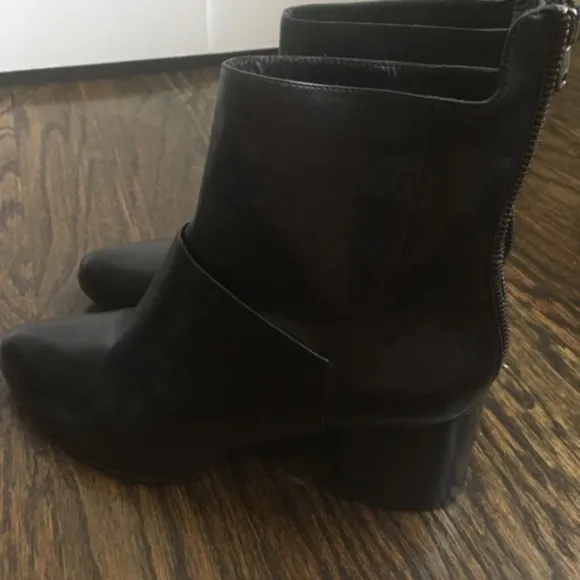 🆕 McQueen Leather Boots