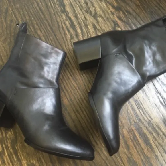 🆕 McQueen Leather Boots