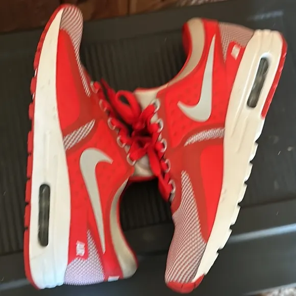 💜💜 Nike AirMax Slip On Athletic Shoes Red Youth Size 6