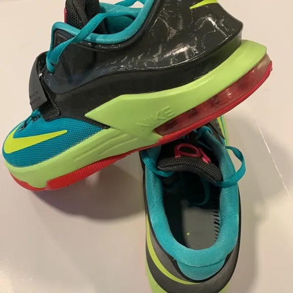 - Nike KD Kids Basketball Shoes Unique Bright Size 6Y 669942-300