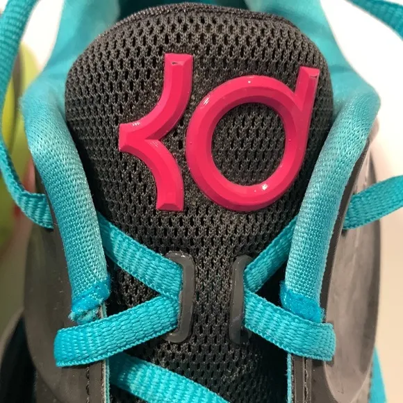- Nike KD Kids Basketball Shoes Unique Bright Size 6Y 669942-300