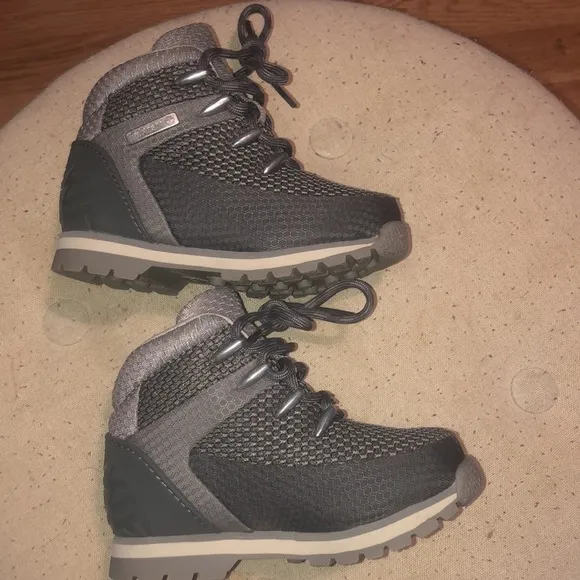 ⭐️ Toddler size 8 grey timberland boots
