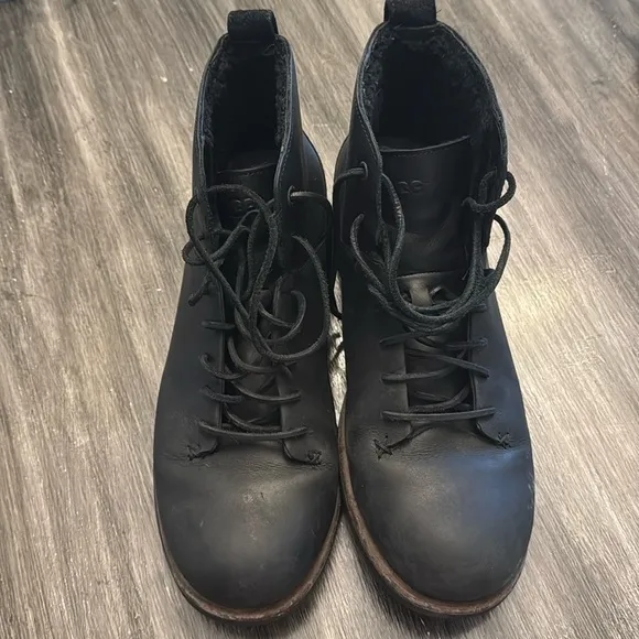 🍍 UGG Men's Black Leather Sheepskin Lined Shukka Boots Size 10🍍