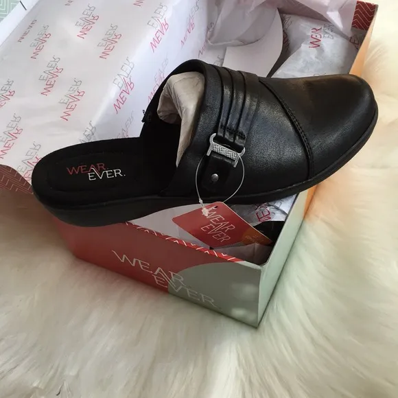 🆕 Wearever Doris Slip-on Clog Mules Black Leather Flats, size 9.5 US