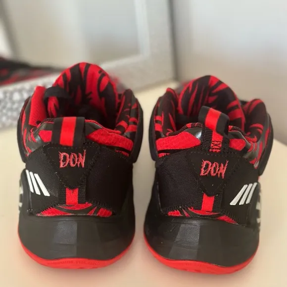 Adidas D.O.N. ISSUE #3 Marvel CarnageShoes Size 6