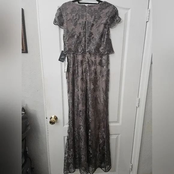 Adrianna Papell Women's Metallic Embroidered Gown SZ 6 NWT