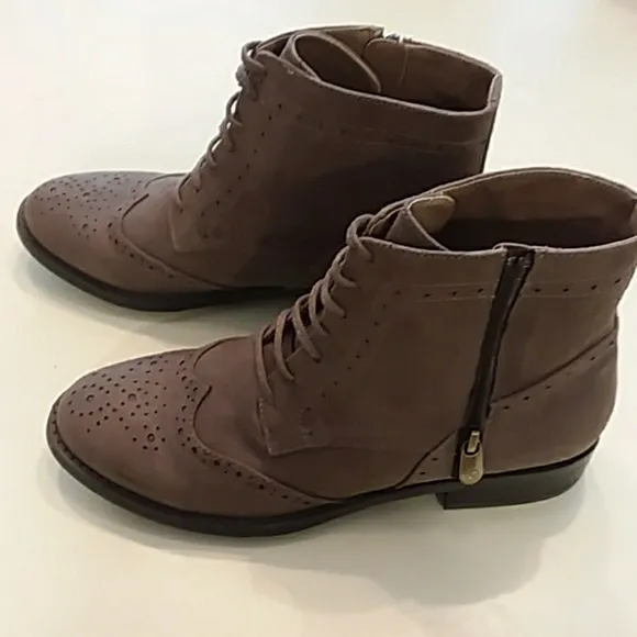 Adrienne vittadini size 7.5 Brown zip up boots