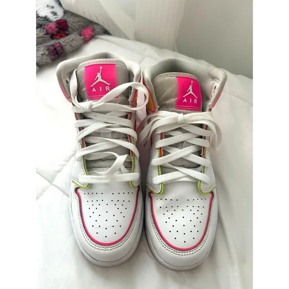Air Jordan 1 Mid SE GS 'Edge Glow' Youth Girl's Sz 6 Streetware Retro Hype Shoes