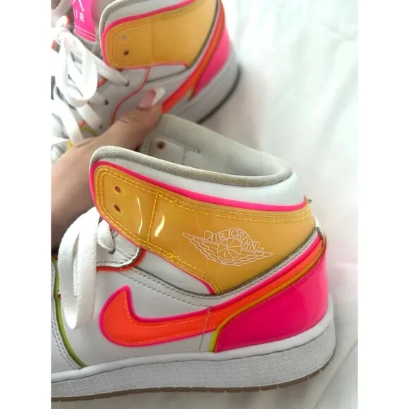 Air Jordan 1 Mid SE GS 'Edge Glow' Youth Girl's Sz 6 Streetware Retro Hype Shoes