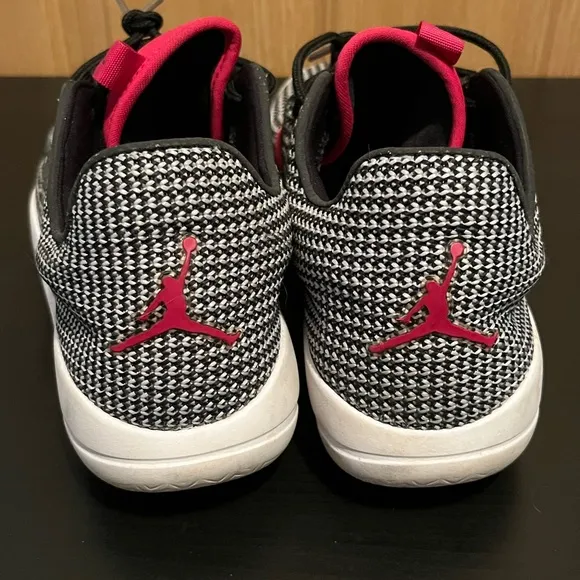 Air Jordan Boys Eclipse GG Athletic Shoes in Brilliant Magenta Lace Up 9Y