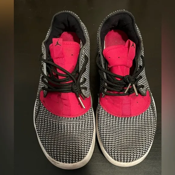 Air Jordan Boys Eclipse GG Athletic Shoes in Brilliant Magenta Lace Up 9Y