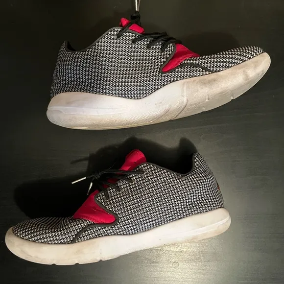 Air Jordan Boys Eclipse GG Athletic Shoes in Brilliant Magenta Lace Up 9Y