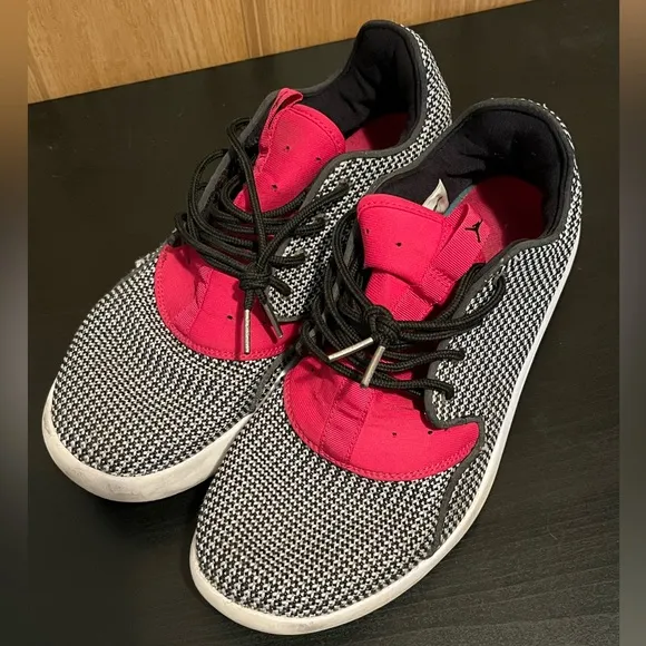 Air Jordan Boys Eclipse GG Athletic Shoes in Brilliant Magenta Lace Up 9Y