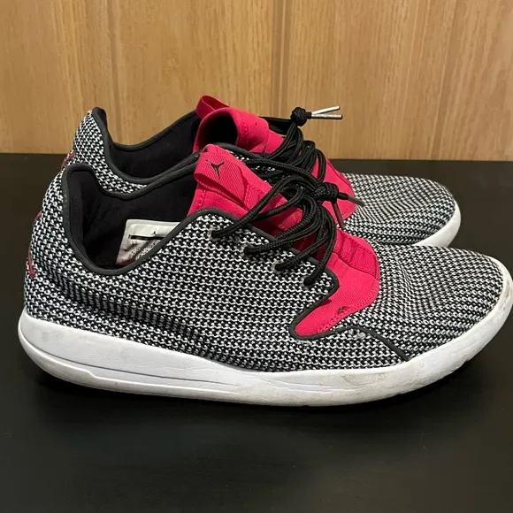 Air Jordan Boys Eclipse GG Athletic Shoes in Brilliant Magenta Lace Up 9Y