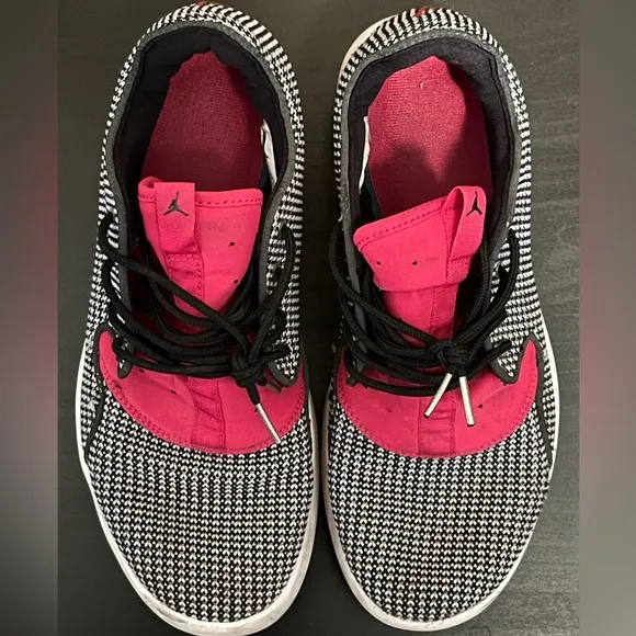 Air Jordan Boys Eclipse GG Athletic Shoes in Brilliant Magenta Lace Up 9Y