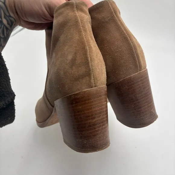 Alberto Fermani Women’s 39.5 Tan Suede Side Zip Ankle Boots