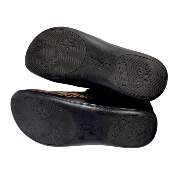 Alegria Brown Leather Snake Pattern Slip On Comfort Clogs Womens Size 39 - 9