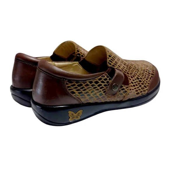 Alegria Brown Leather Snake Pattern Slip On Comfort Clogs Womens Size 39 - 9