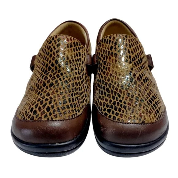 Alegria Brown Leather Snake Pattern Slip On Comfort Clogs Womens Size 39 - 9
