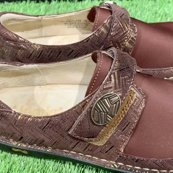 Alegria Dream Fit Dena Brown Slip On Shoes. Size 8