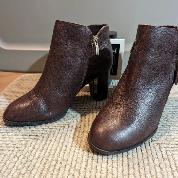 Alex Marie 6.5 rich chocolate pebble leather 2.5&quot; stack heel gold zip side boots