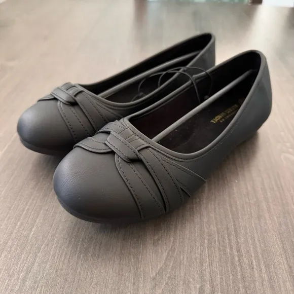 Alexis Bendel black flats comfort cushioned shoes size 6.5 NWT