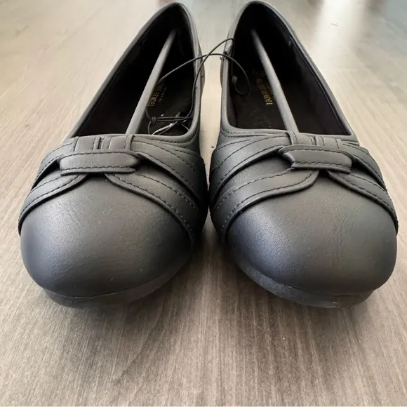 Alexis Bendel black flats comfort cushioned shoes size 6.5 NWT