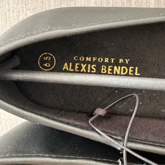 Alexis Bendel black flats comfort cushioned shoes size 6.5 NWT