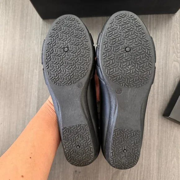 Alexis Bendel black flats comfort cushioned shoes size 6.5 NWT