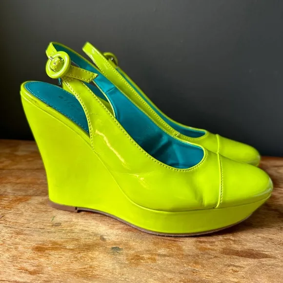 Alice   Olivia Aidan Neon Green Slingback Wedges Size 6.5