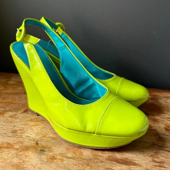 Alice   Olivia Aidan Neon Green Slingback Wedges Size 6.5