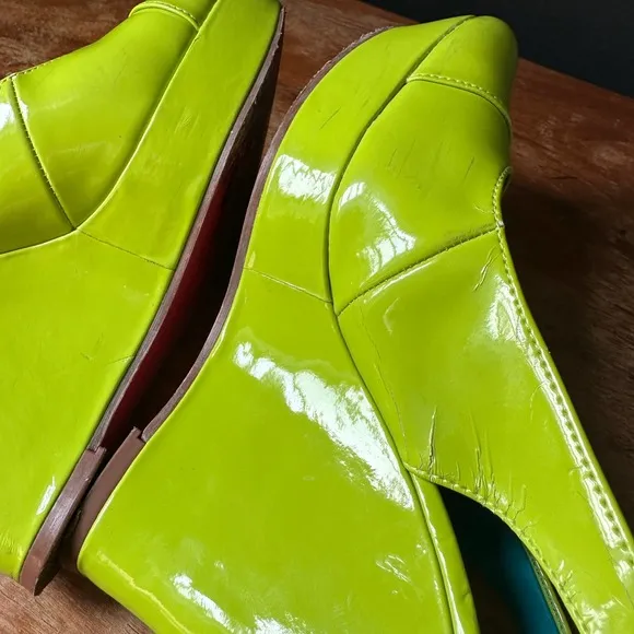 Alice   Olivia Aidan Neon Green Slingback Wedges Size 6.5