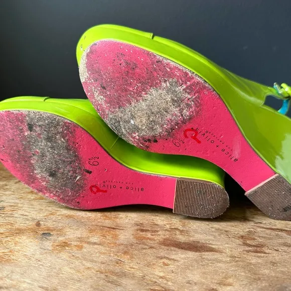 Alice   Olivia Aidan Neon Green Slingback Wedges Size 6.5