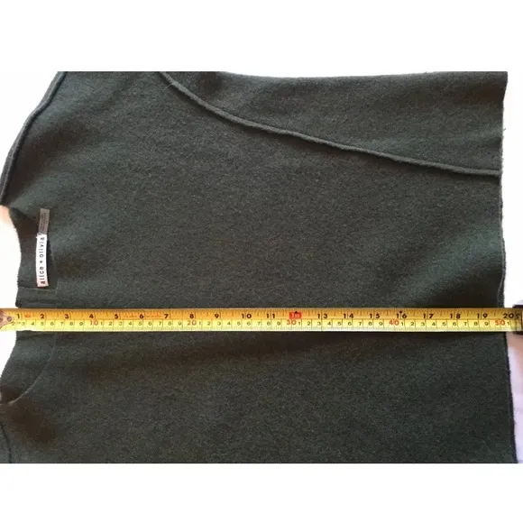 Alice   Olivia BOILING 100%WOOLSweater SIZE S-M.