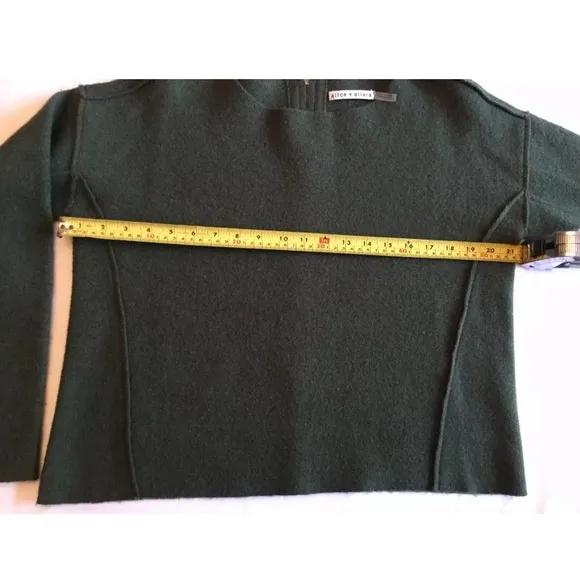 Alice   Olivia BOILING 100%WOOLSweater SIZE S-M.