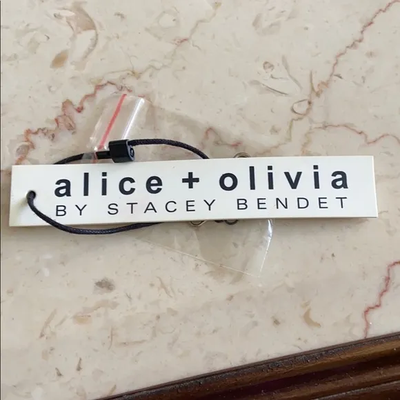 Alice   Olivia BOILING 100%WOOLSweater SIZE S-M.
