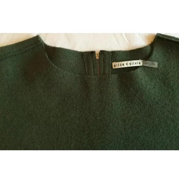 Alice   Olivia BOILING 100%WOOLSweater SIZE S-M.