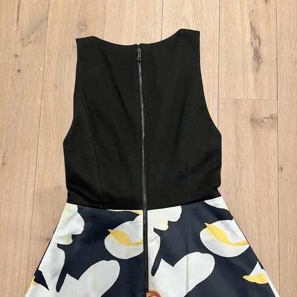 Alice   Olivia Kourtney Sleeveless Fit   Flare Pleated Floral Skirt Mini Dress 2