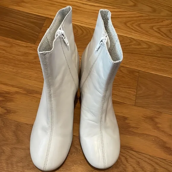 &amp; Other Stories White Leather Ankle Boots 37