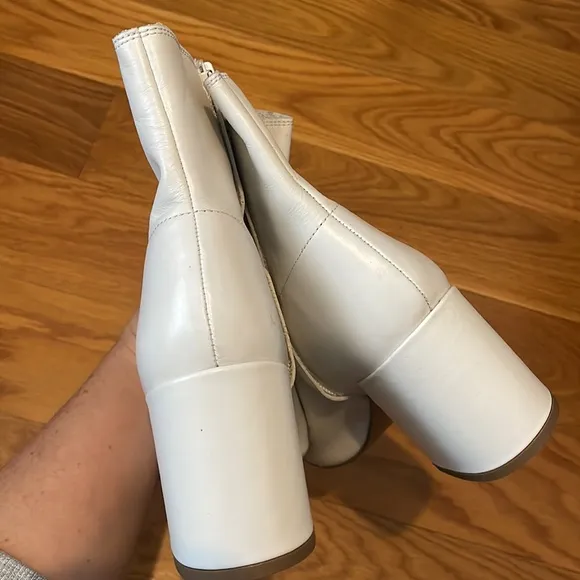 &amp; Other Stories White Leather Ankle Boots 37