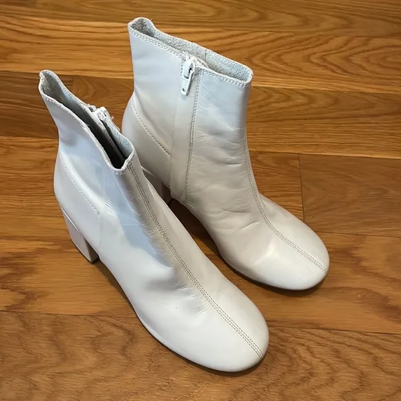 &amp; Other Stories White Leather Ankle Boots 37