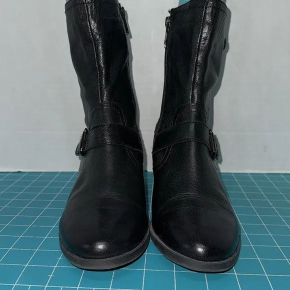 Anne Klein Black Leather Junta Boots 2” Stacked Heel Sleek Comfortable Size 9