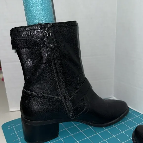 Anne Klein Black Leather Junta Boots 2” Stacked Heel Sleek Comfortable Size 9