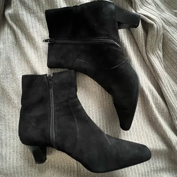 Anne Klein iFlex Greta Black Suede Side Zip Boots NWOB. 7.5M