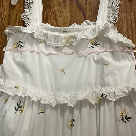 Anthropologie G.P.D white eyelet lace dress with  yellow embroidered flowers M